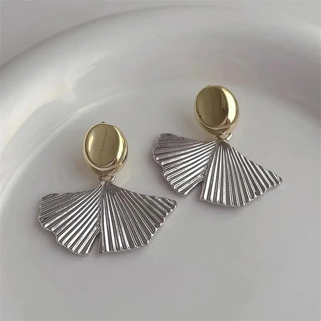 Irregular Double-Color Stud Earrings with a Vintage Metal Twist for Women.